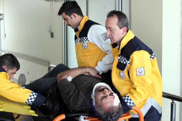 Uydu antenini ayarlamaya çalışırken çatıdan düştü