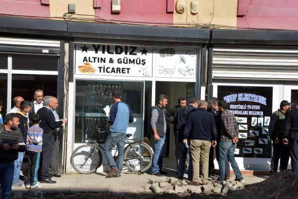 Adana'da maskeli pompalı tüfekli 2 kişi kuyumcu soydu