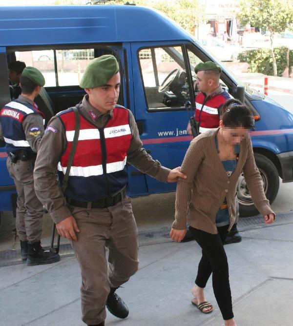 Mersin’de fuhuş operasyonu: 5'i Suriyeli 17 gözaltı