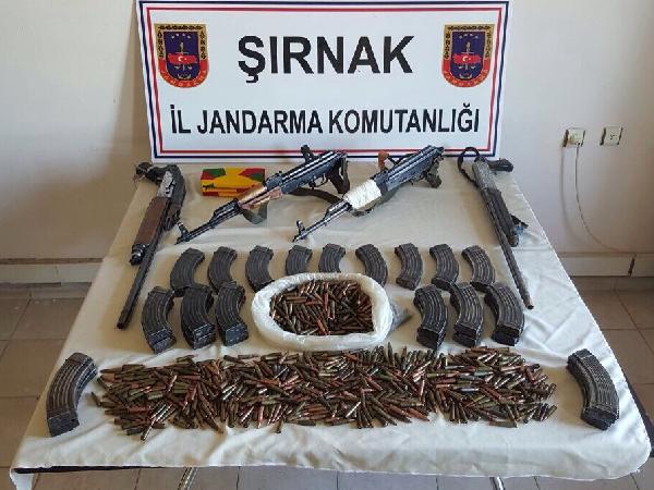 Şırnak'ta 2 Kalaşnikof ve hücum yelekleri ele geçirildi
