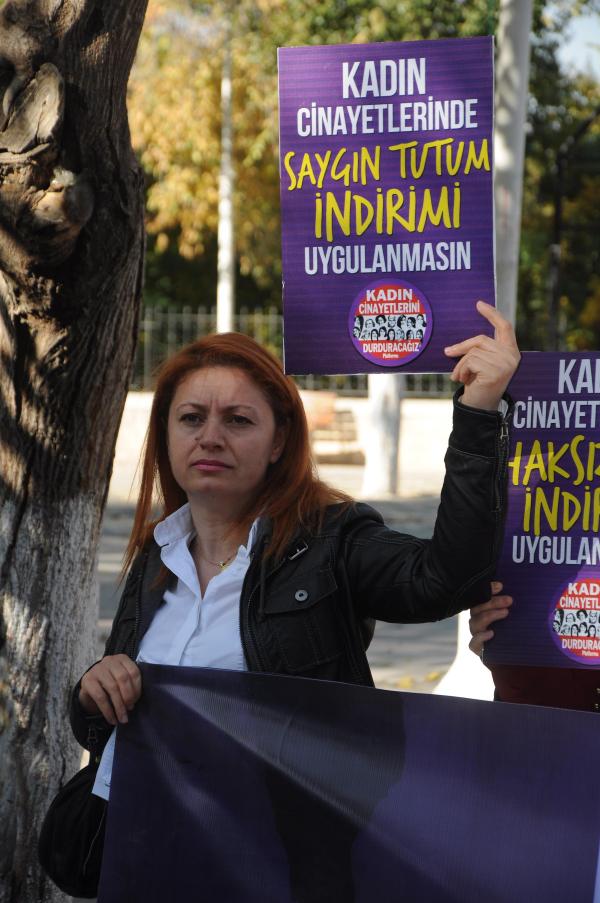 Kadınlardan cinayetlere 'saygınlık indirimi' protestosu