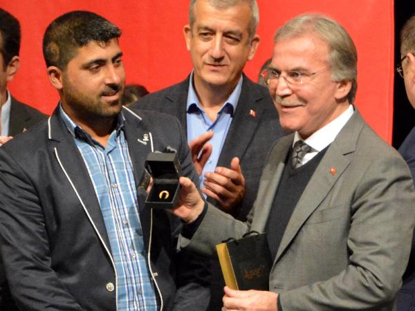 AK Partili Şahin: Bu yemini çok beğendiğimiz, içimize sindiği için yapmış değiliz