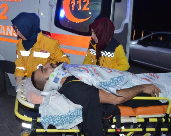 Birahane önünde silahlı kavga: 3 yaralı