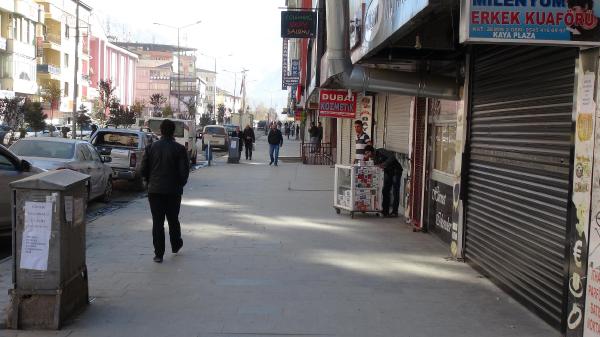 Hakkari'de kepenkler Yüksekova için kapalı