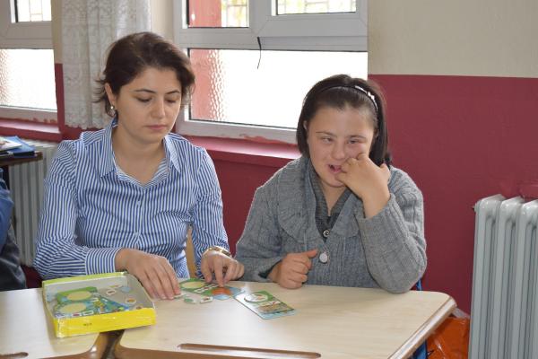 Özel öğrencilerden birbirinden güzel el işi ürünler