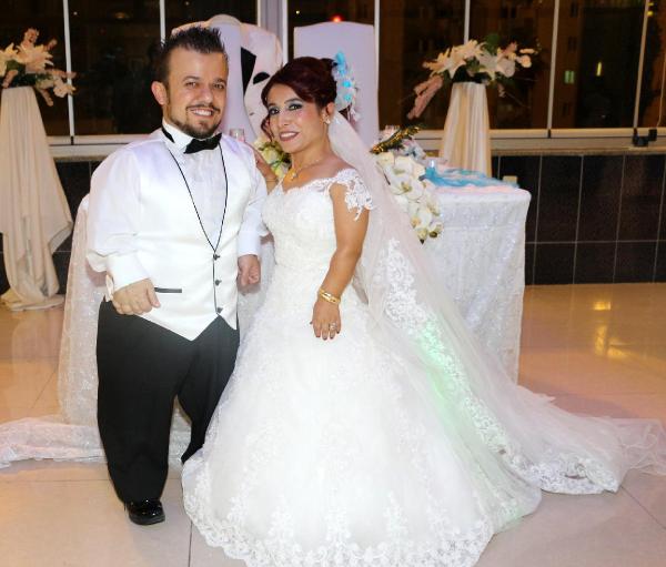 Facebook'ta tanışıp evlendiler
