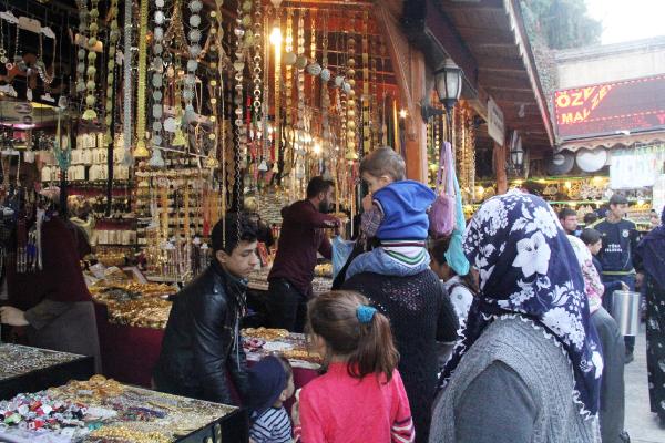 Gerçeğini alamayanlar, imitasyon takıları tercih ediyor