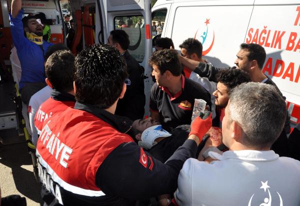 Araçta sıkışan sürücüyü Cankur ekipleri kurtardı