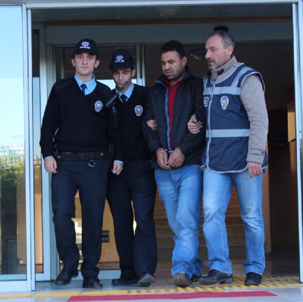 Boşandığı eşini sokak ortasında 8 yerinden bıçakladı