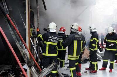 Ayakkabı imalathanesinde çıkan yangın paniğe neden oldu