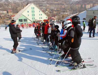 Bitlis'te 265 çocuğa kayak temel eğitimi veriliyor