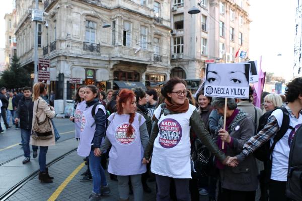 Kadın cinayetlerine indirimi protesto için yürüdüler