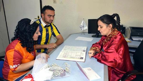 Galatasaray ve Fenerbahçe formasıyla evlendiler