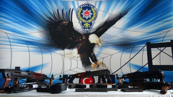 Beyoğlu'nda cephanelik çıkan evde yakalanan şüpheli tutuklandı