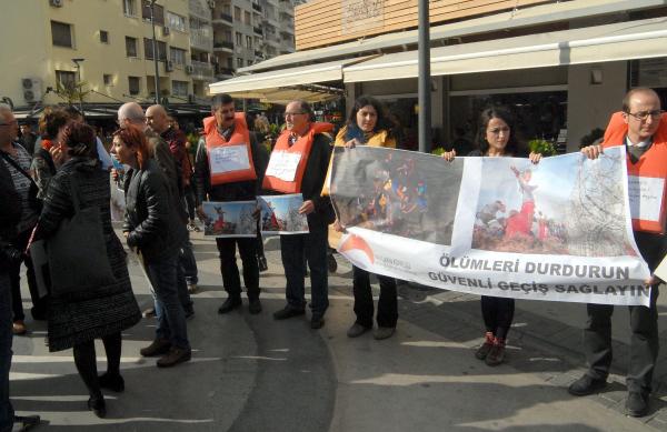 İzmir'deki Suriyeliler için Avrupa ülkelerine 'Kapınızı açın' çağrısı
