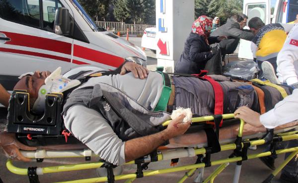Şanlıurfa’da kamyonet devrildi: 3 yaralı