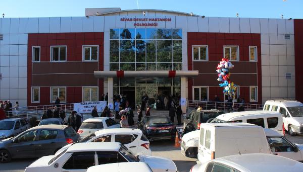 Sivas'ta devlet hastanesinin kapanmaması için imza kampanyası