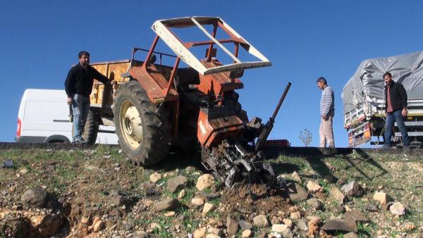Traktörle çarpışan otomobilin sürücüsü yaralandı