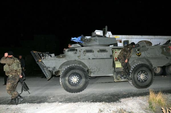 Siverek'te kaymakamı hedef alan terörist saldırısında 1 polis şehit oldu, 1 polis yaralandı-YENİDEN