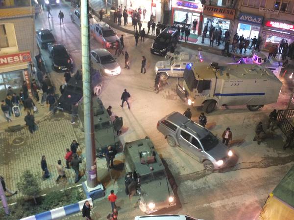 Hakkari'de iki gencin kavgası polisi alarma geçirdi