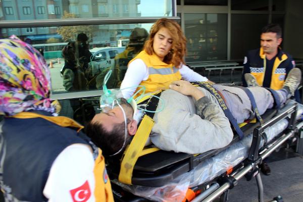İnşaat iskelesi çöktü: 1 işçi yaralı