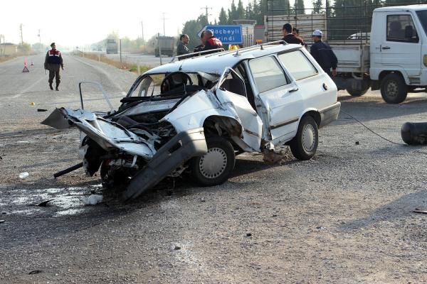 TIR ile otomobil çarpıştı: 1 ölü, 3 yaralı