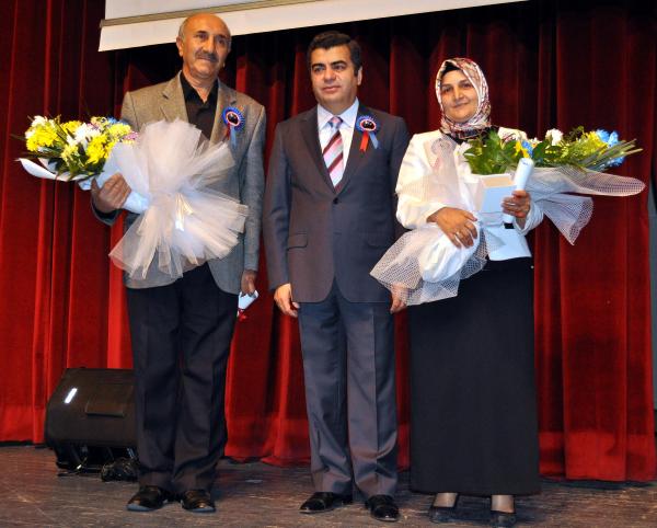 Vali Düzgün: Öğretmenler, dünyayı değiştirme gücü taşıyan rehberlerdir
