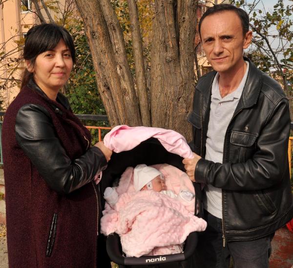 Tüp bebekle çocuk sahibi olan öğretmen çiftin buruk sevinci