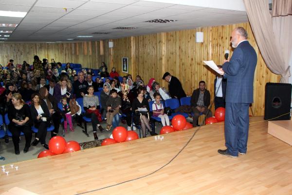 54 yıl önce ilkokul öğretmenine yazdığı şiiri okudu