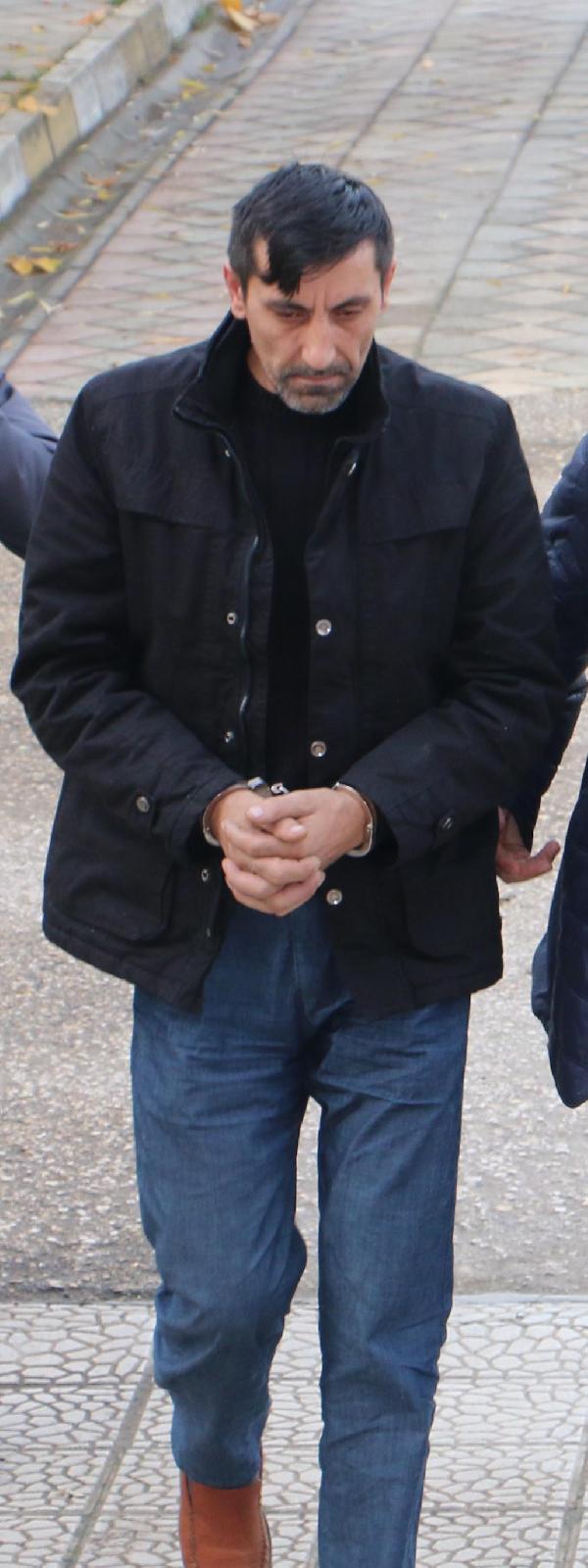 Kendini savcı olarak tanıtıp emekli öğretmeni dolandırmak istedi