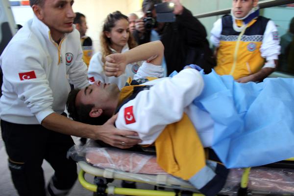 Ambulansla otomobil çarpıştı: 4 yaralı