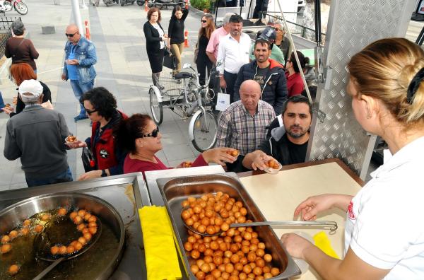Fatma Girik, Memduh Ün için lokma döktürdü