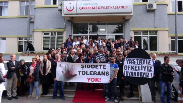 Çanakkale'de, Dr. Dağdemir'in öldürülmesine tepki