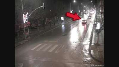 Eskişehir'de otomobilin çarptığı yaralı genç, 1 kilometre aracın üzerinde gitti (2)