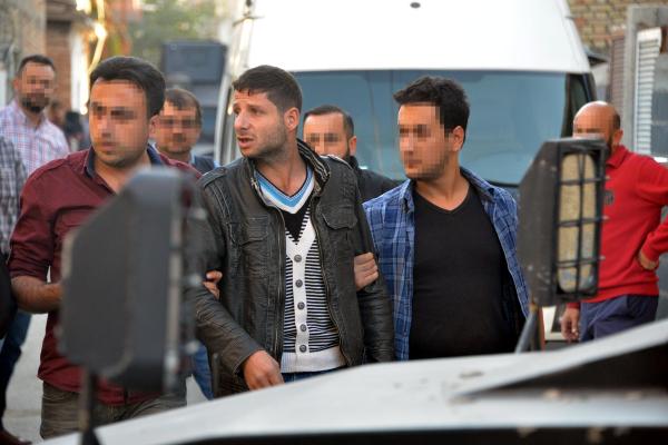 Adana'da polis merkezine teröristlerin bombalı araçlı saldırısı son anda önlendi(3)