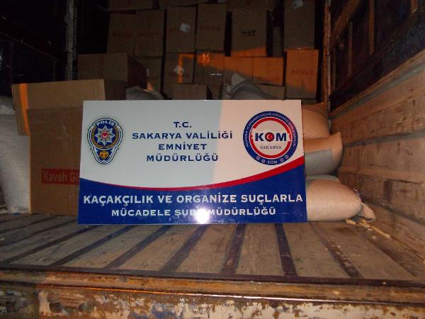 Kaçak sigaraları mutfak eşyaları ve oyuncaklar arasına gizlemişler
