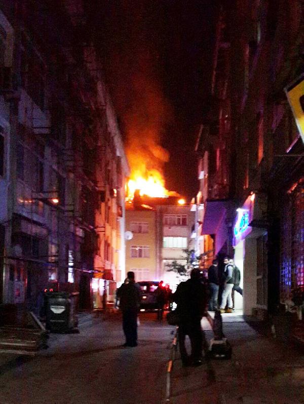 İzmit'te korkutan çatı yangını