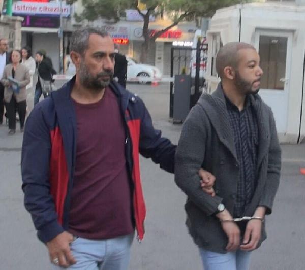 İzmir'de saç ektirip, estetik ameliyat hazırlığı yapan IŞİD militanı, Fransa istihbaratına verildi