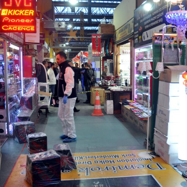 Spotçular çarşısında cinayet