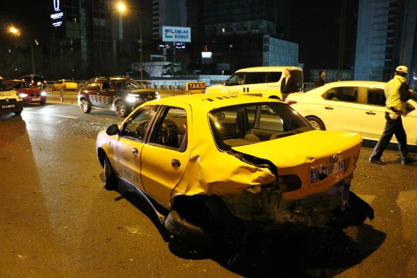 Mecidiyeköy'de trafik kazası: 2 yaralı