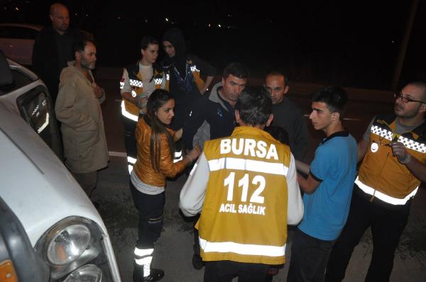 TIR çarpan otomobil su kanalına düştü: 3 yaralı