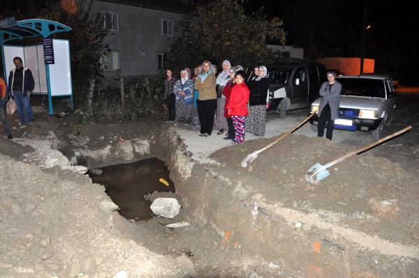 Köylülerin yol tepksi