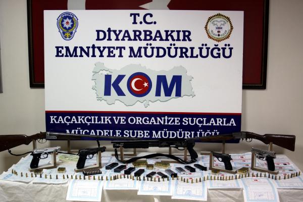 Diyarbakır'da suç örgütüne operasyon: 11 kişi gözaltında