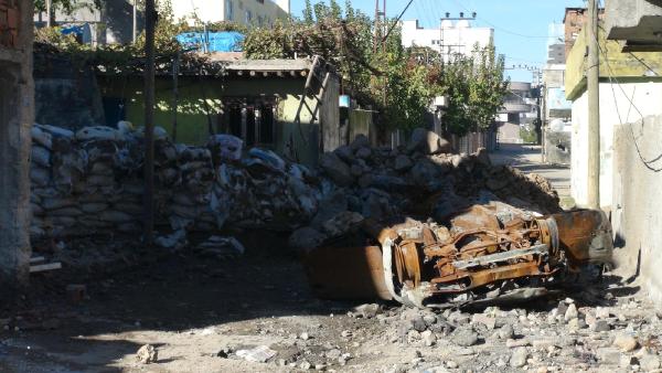 Cizre'de gece boyunca süren çatışma ilçeyi savaş alanına çevirdi