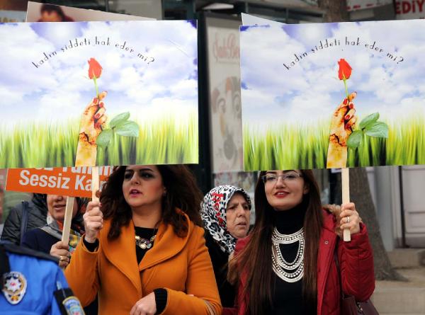 Tokat'ta 'Kadına yönelik şiddete dur de' yürüyüşü