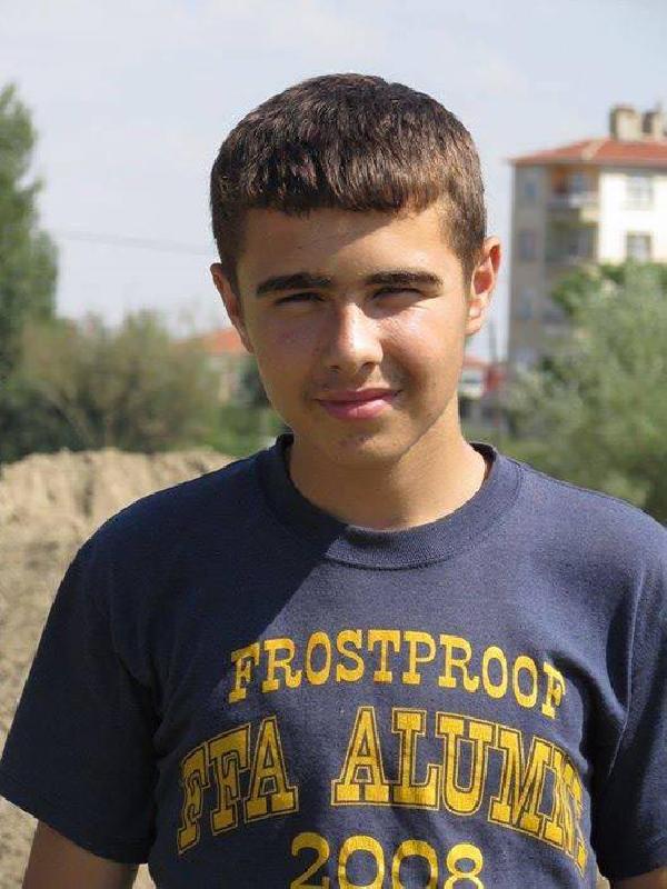 Parkta hareketsiz bulunan liseli genç öldü