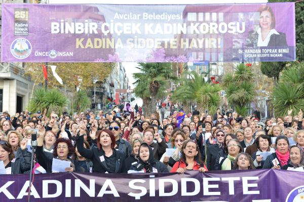 1001 kadından kadın şiddetini protesto için yürüyüş ve 3 türkü