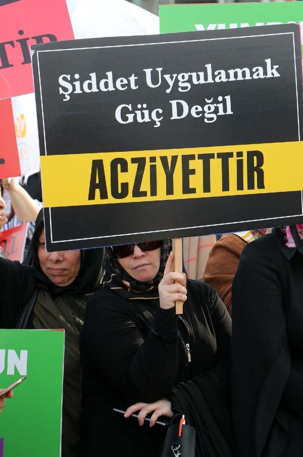 Ak Partili kadınlardan "kadına şiddete hayır" eylemi