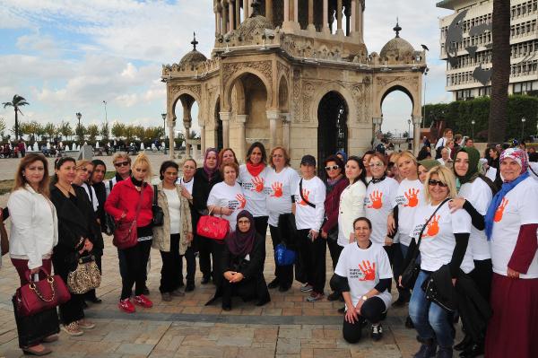 AK Parti Kadın Kolları Başkanı: Kadınlarımız tek taş yüzükle, üç beş çiçekle oyalanıyor