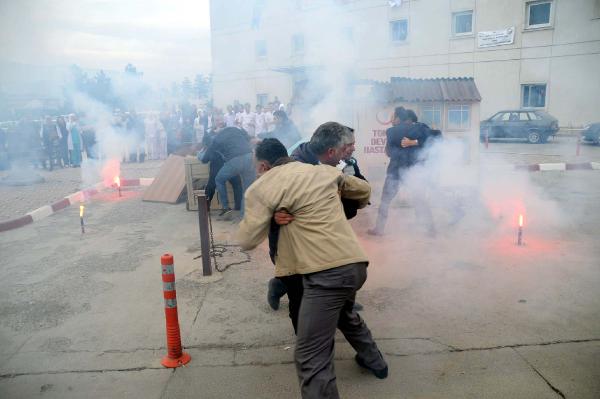 Tokat'ta gerçeği aratmayan deprem ve yangın tatbikatı